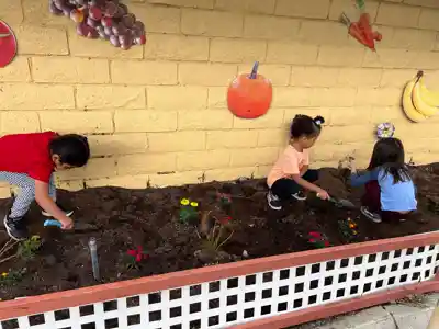 Children and teacher conducting hands-on nature experiments at the Outdoor Science Center at Sierra Preschool